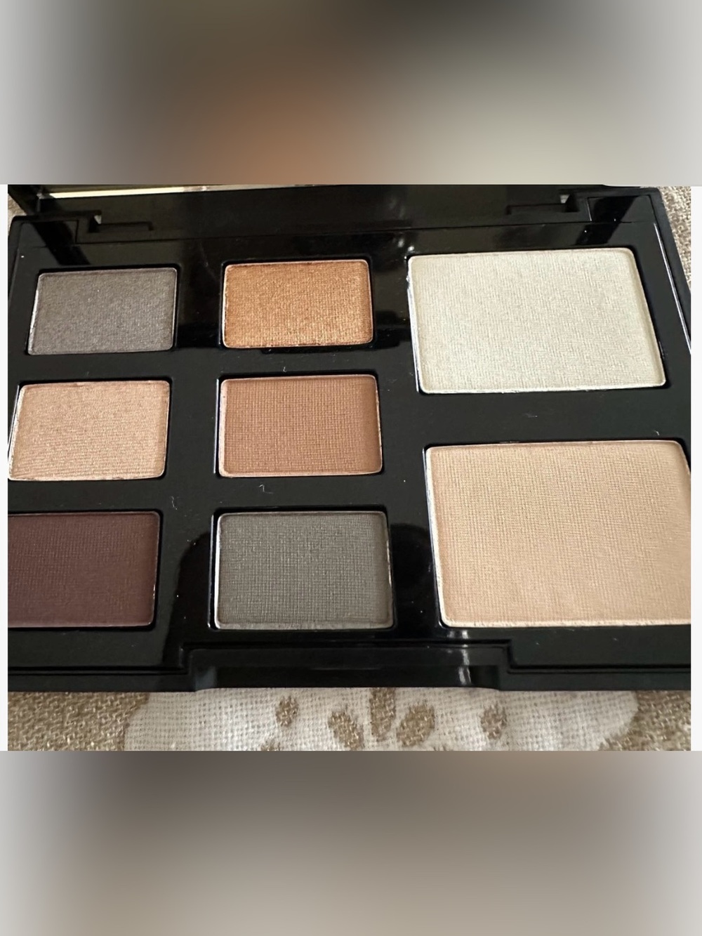New Glo Skin beauty SHADOW PALETTE .The MIXED METALS  7.6g /0.27oz. Made in USA.